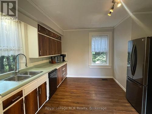 349427 4Th Concession B, Grey Highlands, ON - Indoor Photo Showing Kitchen With Double Sink