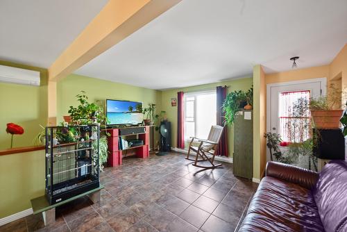 Living room - 1090 Rue Nadeau, Saint-Jean-Sur-Richelieu, QC - Indoor Photo Showing Living Room