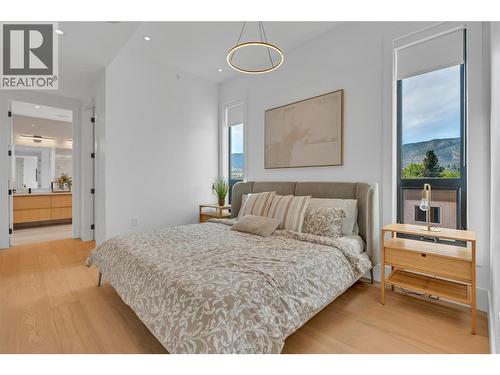 602 Lakeshore Drive Unit# 402, Penticton, BC - Indoor Photo Showing Bedroom