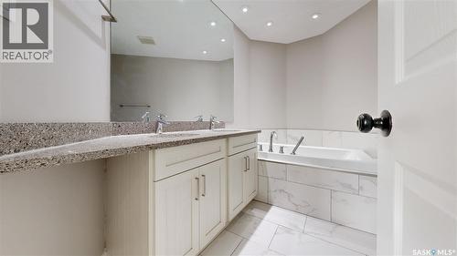 5006 Wascana Vista Court, Regina, SK - Indoor Photo Showing Bathroom