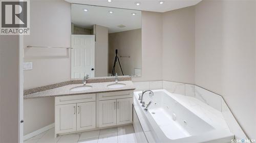 5006 Wascana Vista Court, Regina, SK - Indoor Photo Showing Bathroom