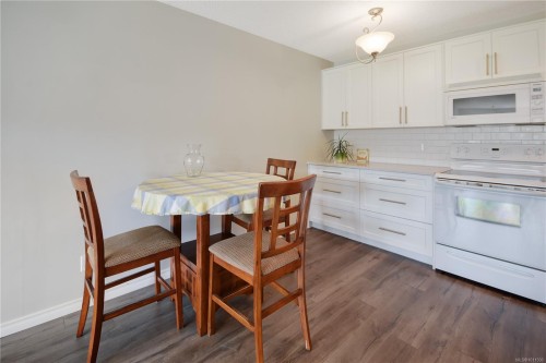 320-2815 Departure Bay Rd, Nanaimo, BC - Indoor Photo Showing Other Room