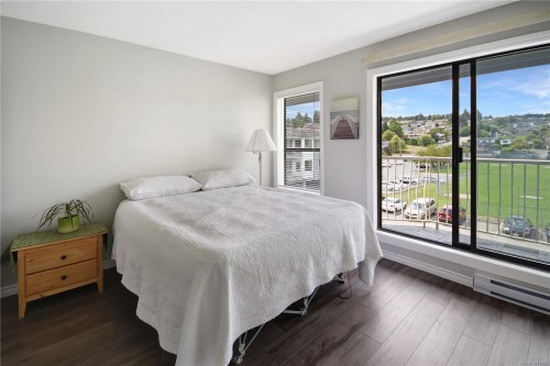 320-2815 Departure Bay Rd, Nanaimo, BC - Indoor Photo Showing Bedroom