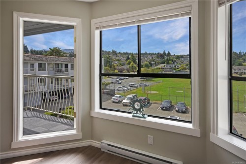 320-2815 Departure Bay Rd, Nanaimo, BC - Indoor Photo Showing Other Room