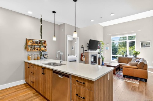 302-700 Yew Wood Rd, Tofino, BC - Indoor