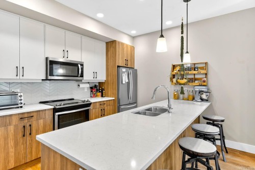 302-700 Yew Wood Rd, Tofino, BC - Indoor Photo Showing Kitchen With Double Sink With Upgraded Kitchen