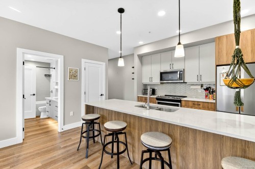302-700 Yew Wood Rd, Tofino, BC - Indoor Photo Showing Kitchen With Double Sink With Upgraded Kitchen