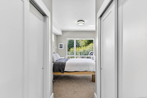 302-700 Yew Wood Rd, Tofino, BC - Indoor Photo Showing Bedroom