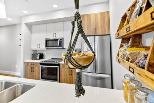 302-700 Yew Wood Rd, Tofino, BC - Indoor Photo Showing Kitchen With Double Sink