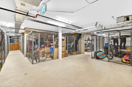 302-700 Yew Wood Rd, Tofino, BC - Indoor Photo Showing Garage