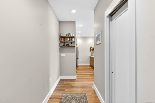 302-700 Yew Wood Rd, Tofino, BC - Indoor Photo Showing Other Room