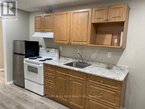 194 Dunlop Street E, Barrie, ON - Indoor Photo Showing Kitchen