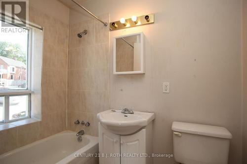 194 Dunlop Street E, Barrie, ON - Indoor Photo Showing Bathroom
