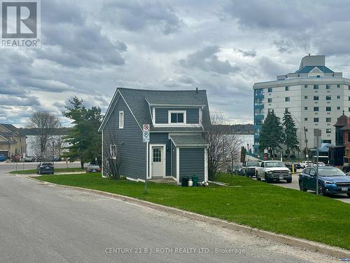 194 Dunlop Street E, Barrie, ON - Outdoor With Facade