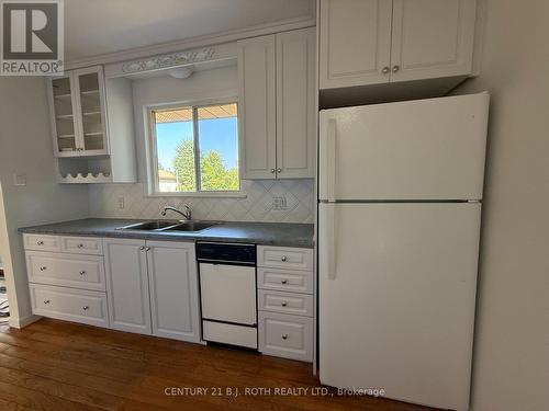 19 Finlay Mill Road, Springwater, ON - Indoor Photo Showing Kitchen With Double Sink