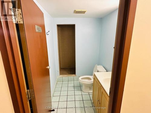 24 North Street N, Barrie, ON - Indoor Photo Showing Bathroom