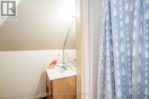 63 Mcdonald Street, Barrie, ON - Indoor Photo Showing Bathroom