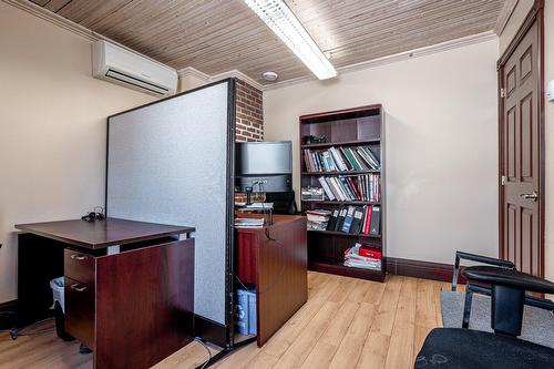 Office - 1340 Rue King O., Sherbrooke (Les Nations), QC - Indoor