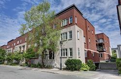 683 Rue St-Timothée  Montréal (Ville-Marie), QC H2L 3N2