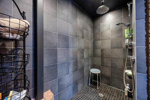 Salle de bains - 301-2321 Av. Des Érables, Montréal (Ville-Marie), QC 