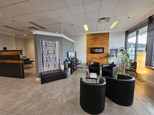 Commerce - 1010  - 1040 Boul. René-Lévesque, Drummondville, QC - Indoor With Fireplace
