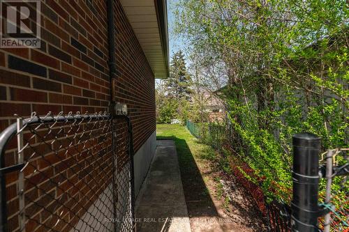 365 Sandhurst Drive, Oakville, ON - Outdoor