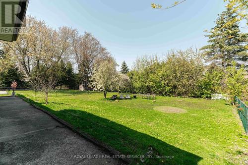 365 Sandhurst Drive, Oakville, ON - Outdoor