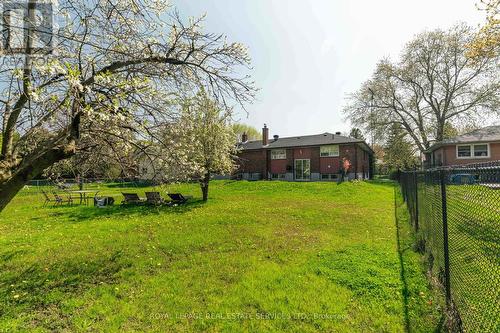 365 Sandhurst Drive, Oakville, ON - Outdoor