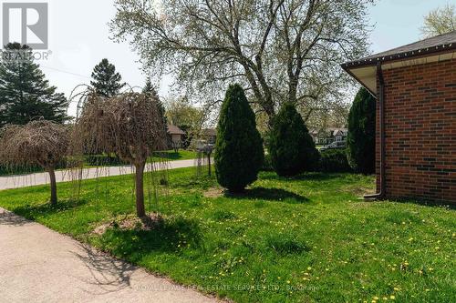 365 Sandhurst Drive, Oakville, ON - Outdoor