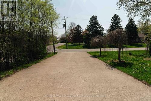 365 Sandhurst Drive, Oakville, ON - Outdoor