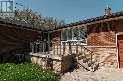 365 Sandhurst Drive, Oakville, ON - Outdoor