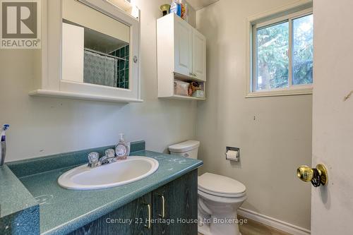 60 Canrobert Street, Woodstock (Woodstock - South), ON - Indoor Photo Showing Bathroom