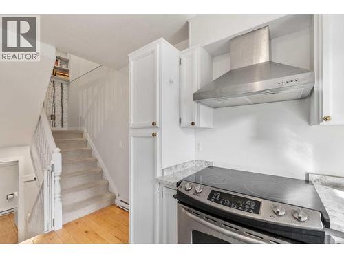 1985 Burtch Road Unit# 14, Kelowna, BC - Indoor Photo Showing Kitchen