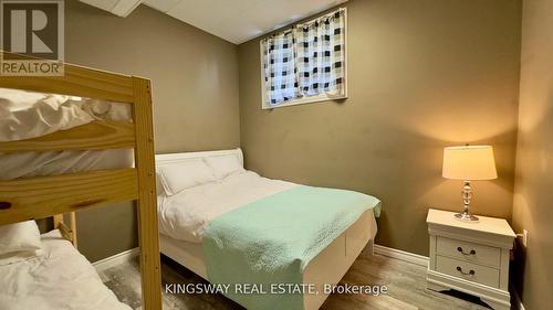 18 Mitchellview Road, Kawartha Lakes, ON - Indoor Photo Showing Bedroom