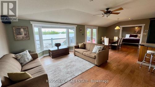 18 Mitchellview Road, Kawartha Lakes, ON - Indoor Photo Showing Living Room