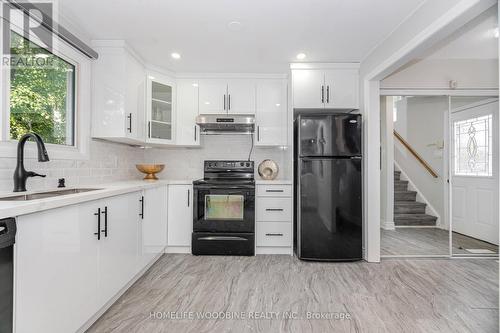 22 Highview Trail, Brampton, ON - Indoor Photo Showing Kitchen With Upgraded Kitchen