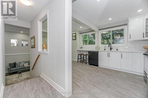 22 Highview Trail, Brampton, ON - Indoor Photo Showing Kitchen