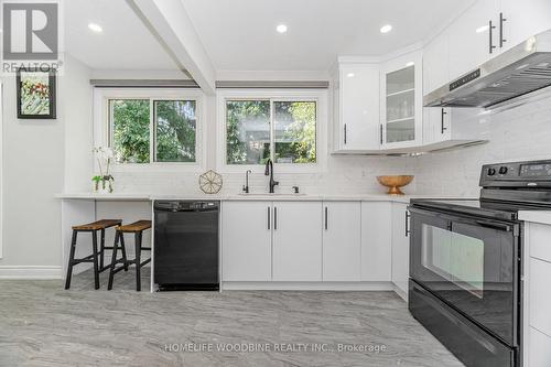 22 Highview Trail, Brampton, ON - Indoor Photo Showing Kitchen