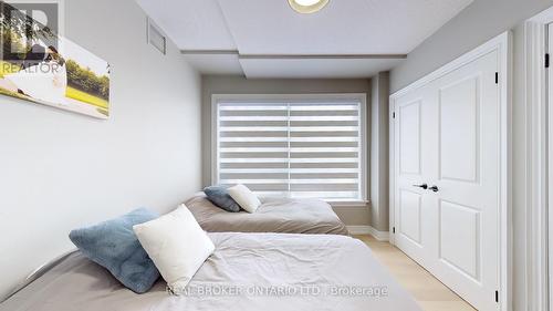 415 - 701 Sheppard Avenue W, Toronto, ON - Indoor Photo Showing Bedroom