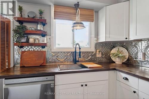 34 William Street, Kawartha Lakes (Bobcaygeon), ON - Indoor Photo Showing Kitchen