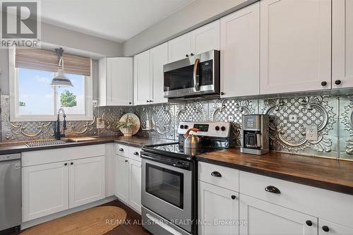 34 William Street, Kawartha Lakes (Bobcaygeon), ON - Indoor Photo Showing Kitchen