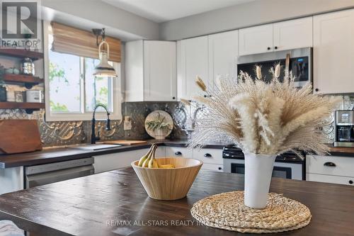 34 William Street, Kawartha Lakes (Bobcaygeon), ON - Indoor Photo Showing Kitchen With Double Sink