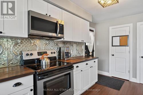34 William Street, Kawartha Lakes (Bobcaygeon), ON - Indoor Photo Showing Kitchen