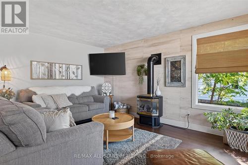 34 William Street, Kawartha Lakes (Bobcaygeon), ON - Indoor Photo Showing Living Room