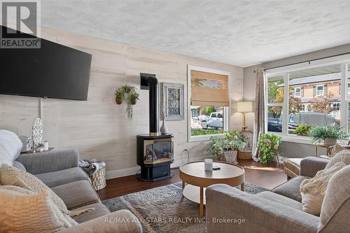 34 William Street, Kawartha Lakes (Bobcaygeon), ON - Indoor Photo Showing Living Room With Fireplace