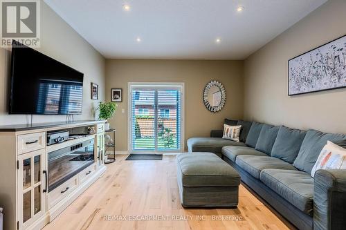 42 Cittadella Boulevard, Hamilton, ON - Indoor Photo Showing Living Room