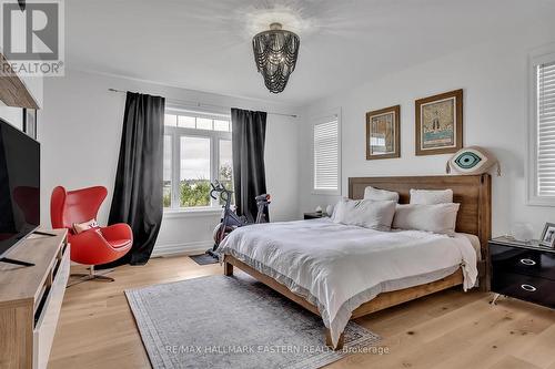 35 Lakeview Crescent, Kawartha Lakes (Bobcaygeon), ON - Indoor Photo Showing Bedroom