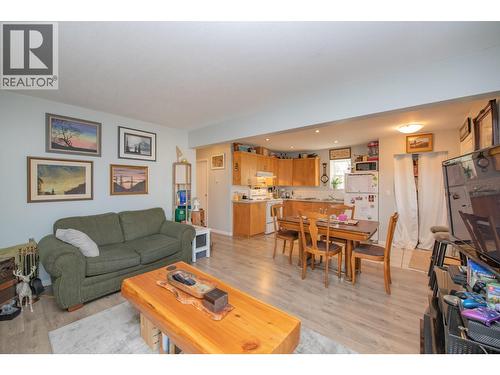 3908 Pleasant Valley Road, Vernon, BC - Indoor Photo Showing Living Room