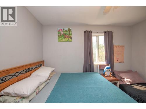 3908 Pleasant Valley Road, Vernon, BC - Indoor Photo Showing Bedroom