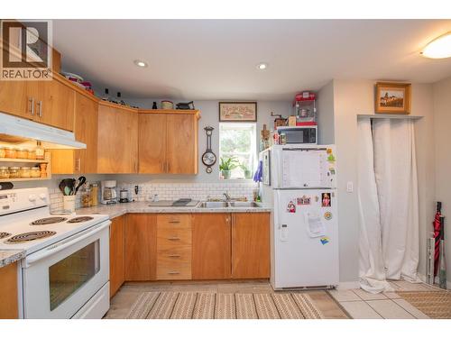 3908 Pleasant Valley Road, Vernon, BC - Indoor Photo Showing Kitchen With Double Sink